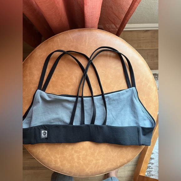 LIKE NEW JOLYN Fendrick Bikini Top - Picture 3 of 4